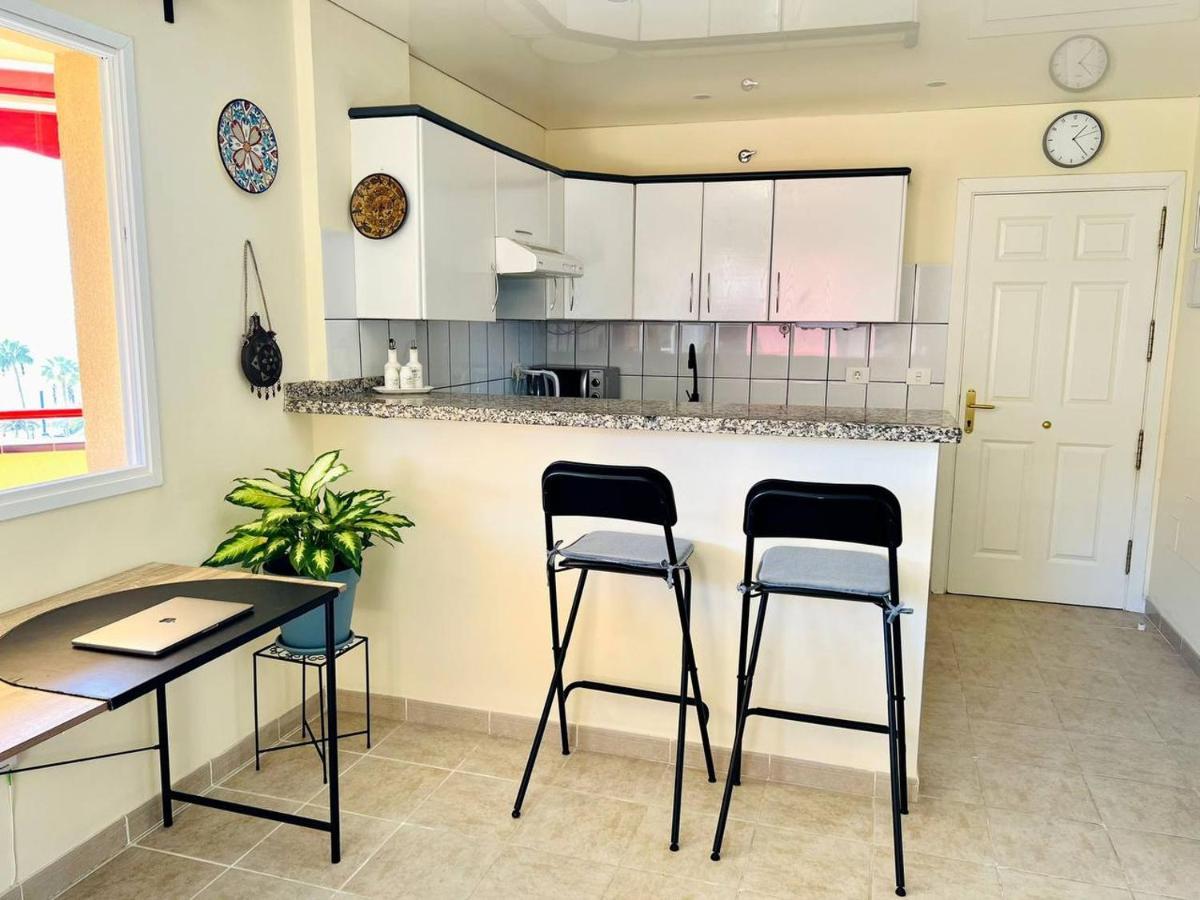 Cozy Beachfront Flat With Pool & Panoramic Sea View Terrace Appartement Puerto de Santiago  Buitenkant foto